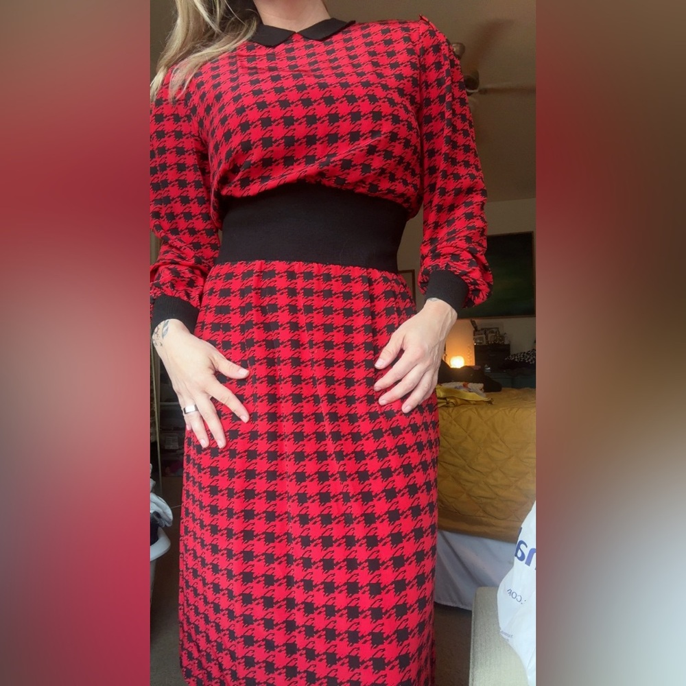 Gorgeous 100% silk 1980’s timepiece. 
Red and black plaid midi dress
